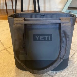 Yeti Camino 20 carryall tote